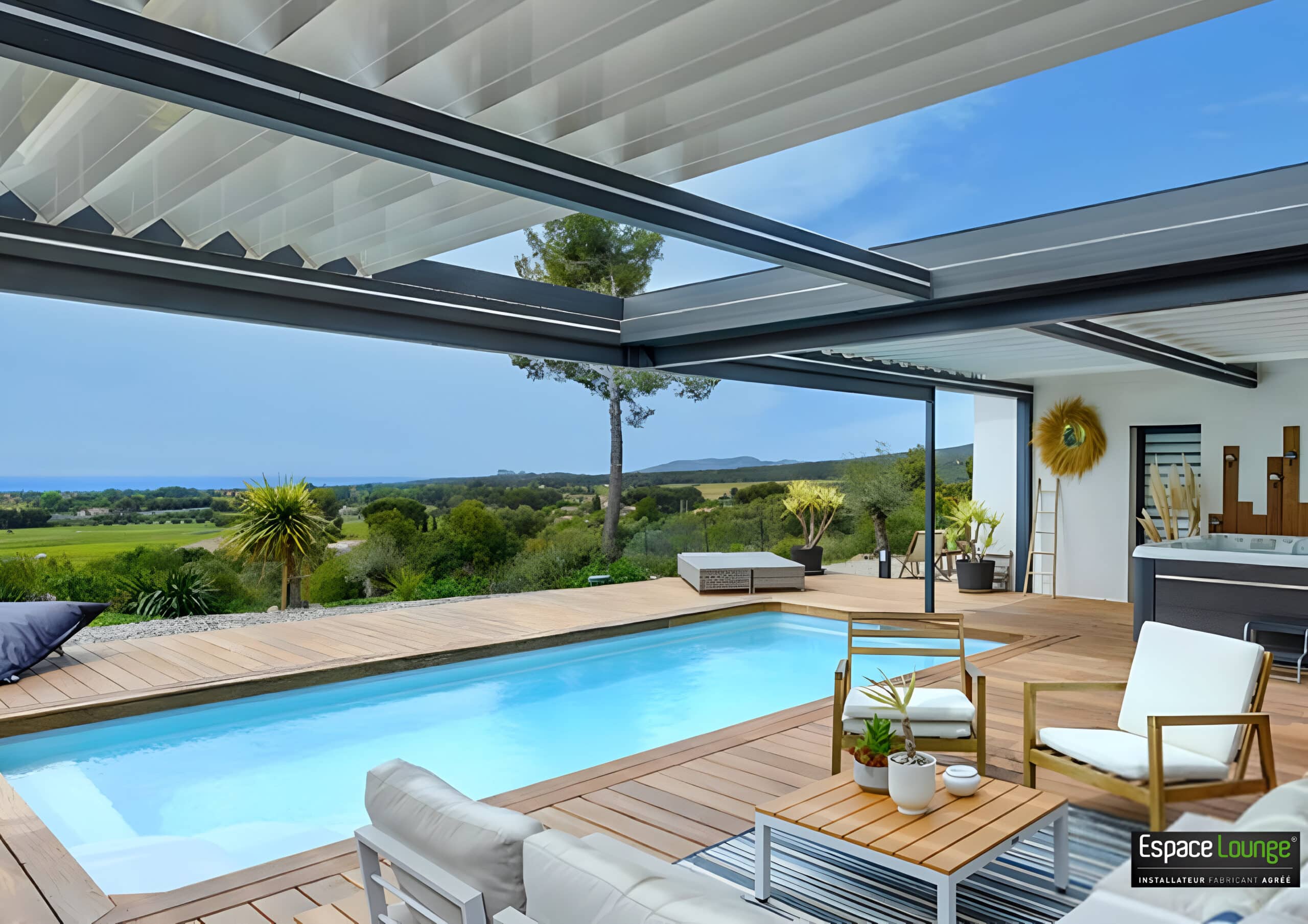 Exemple d'une pergola Bioclimatique adaptée entre deux mure d'une terrasse avec lames orientables et ouverture