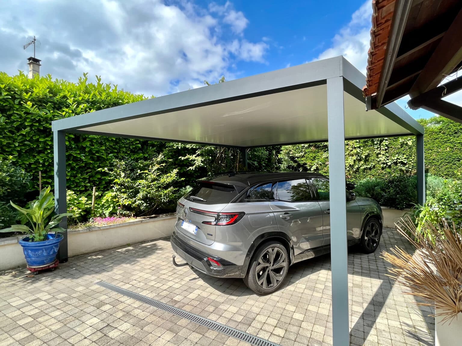Brignais : Carport en aluminium sur mesure par A2B Concept.
