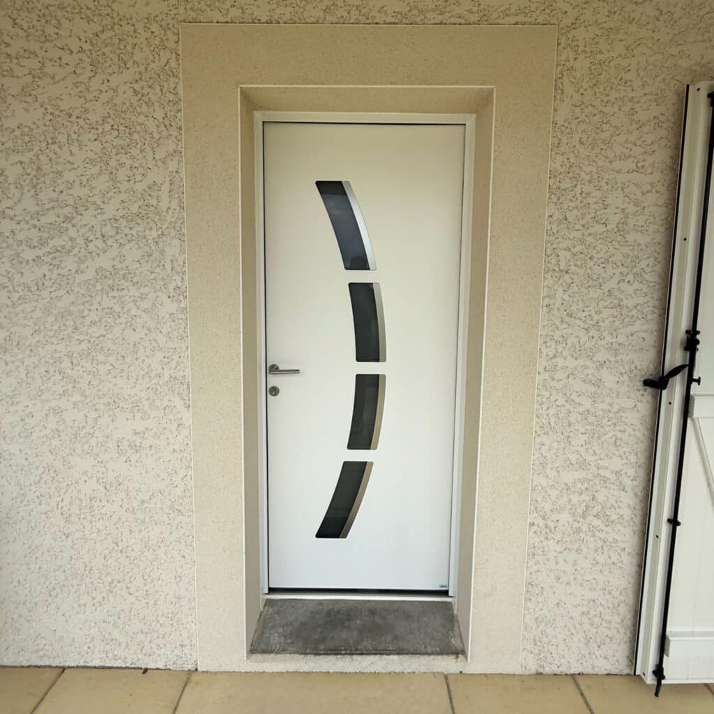Porte d’Entrée en Aluminium à Orliénas