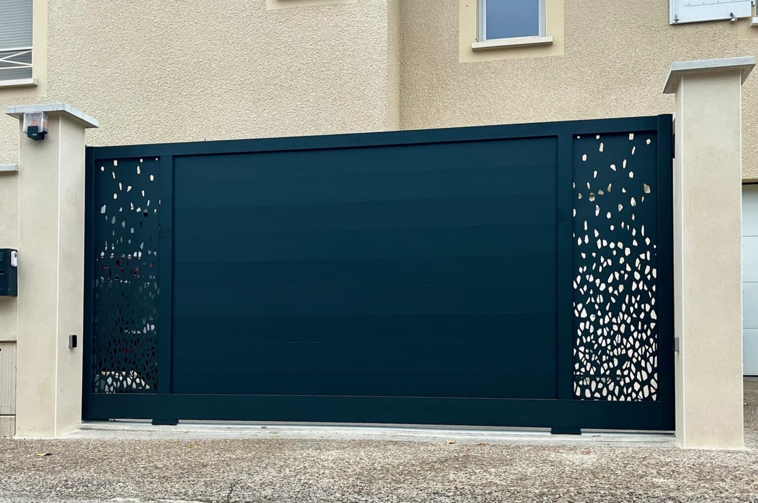 Installation d’un Portail Coulissant Aluminium à Feyzin