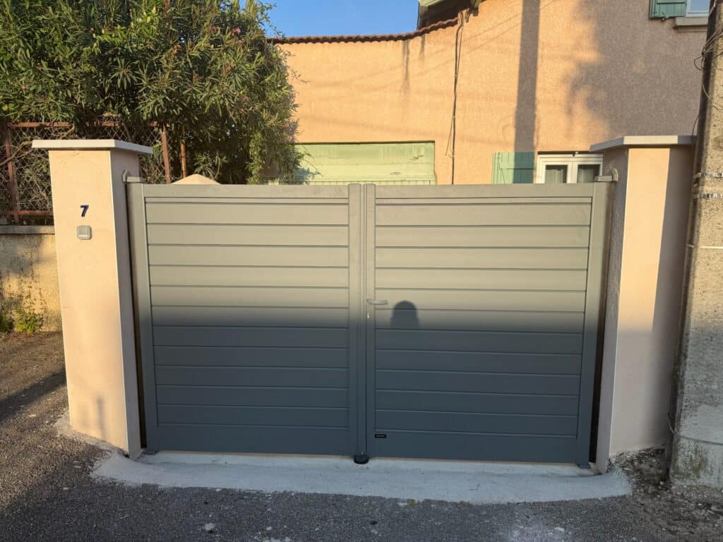 Installation d’un Portail Coulissant Aluminium à Saint-Genis-Laval