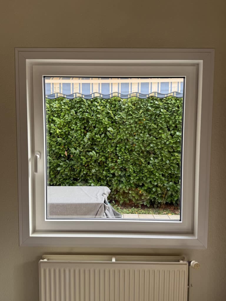 Menuiseries Fenêtre alu blanc 9016 mat rénovation à Saint-Genis-Laval