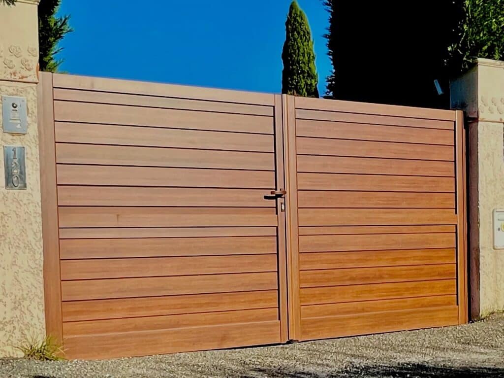Portail alu 2 battants ton bois Brindas