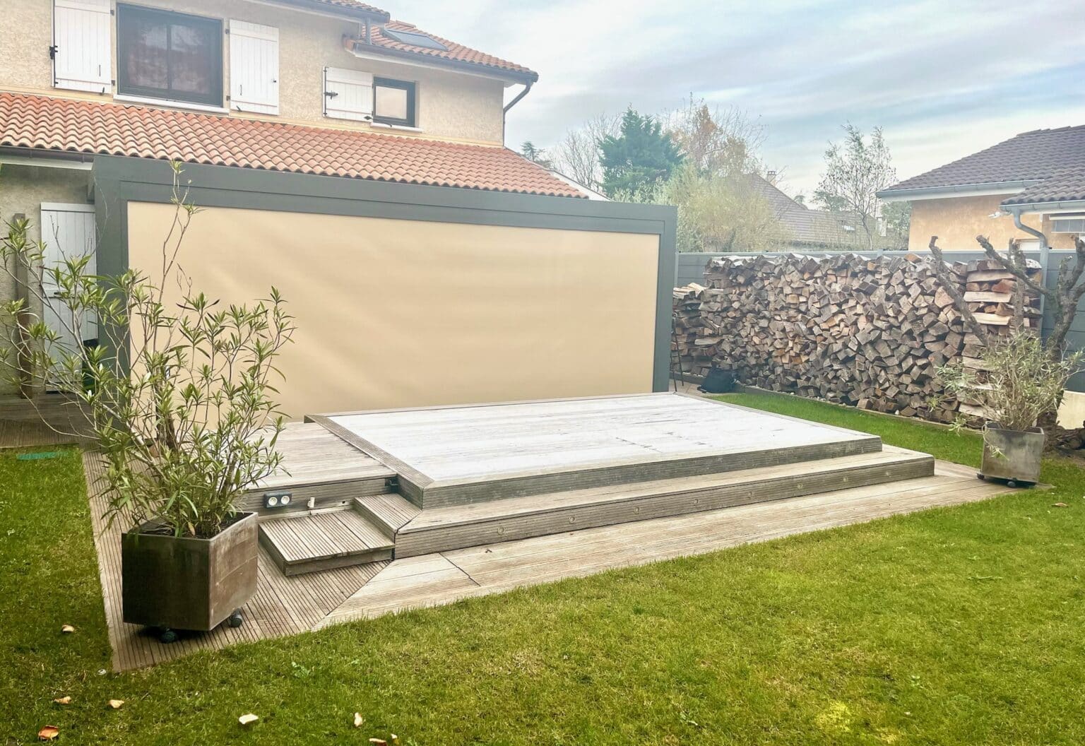 Pergola bioclimatique gris anthracite Lyon 5