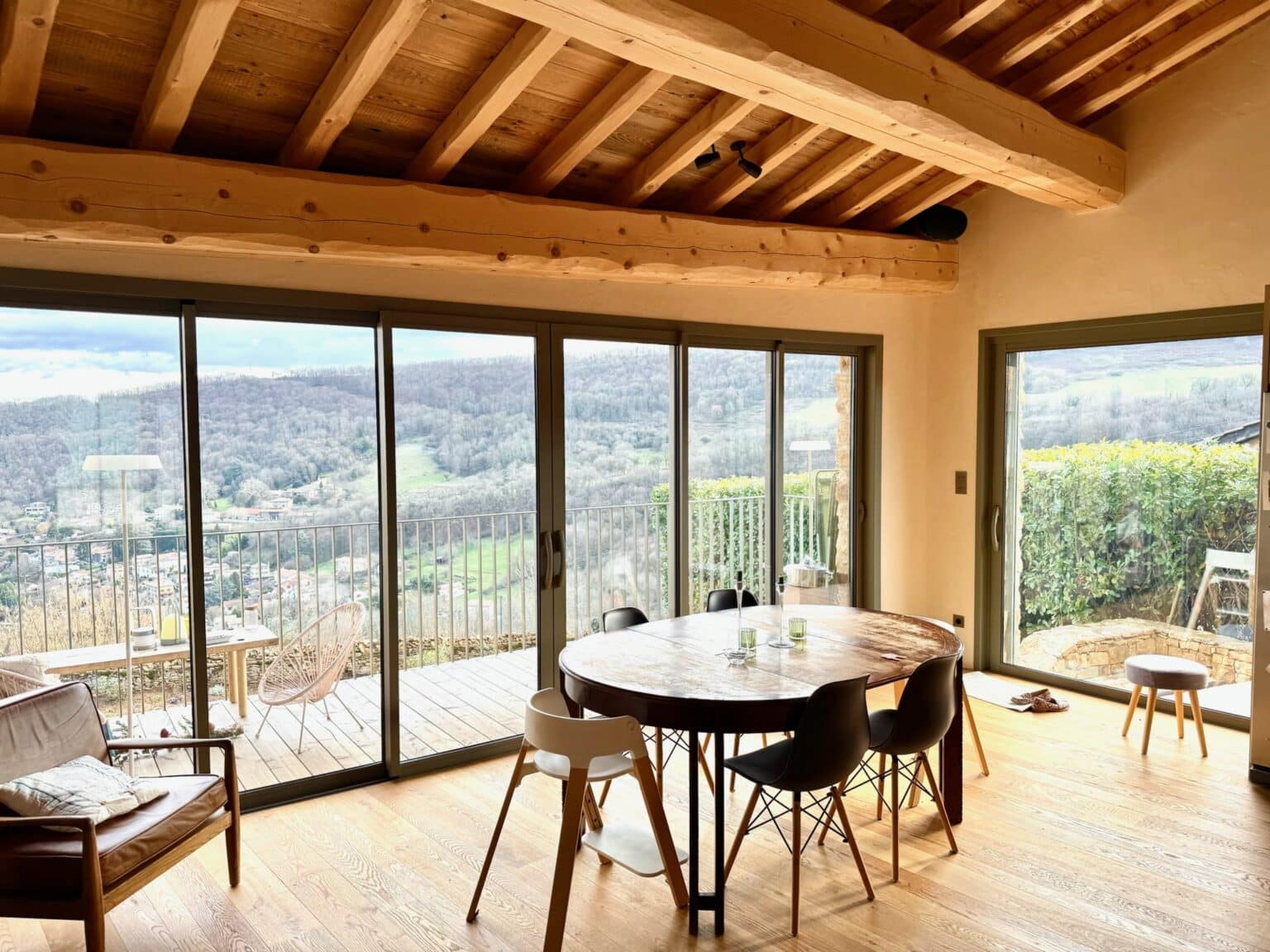 Menuiseries aluminium pour extension + brise-soleil orientable a2b concept