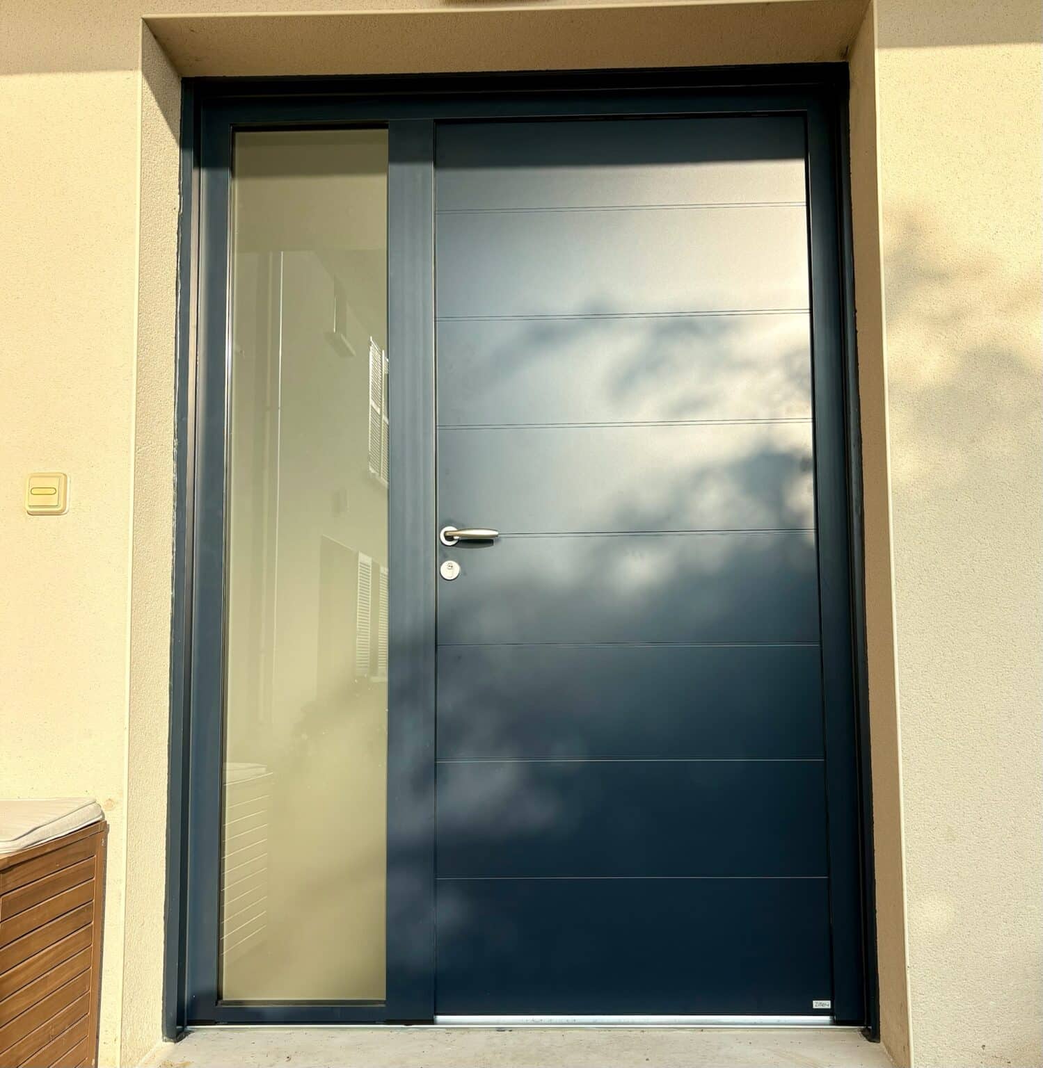 Installation d’une Porte d’Entrée Zilten avec Vitrage Opaque à Lyon