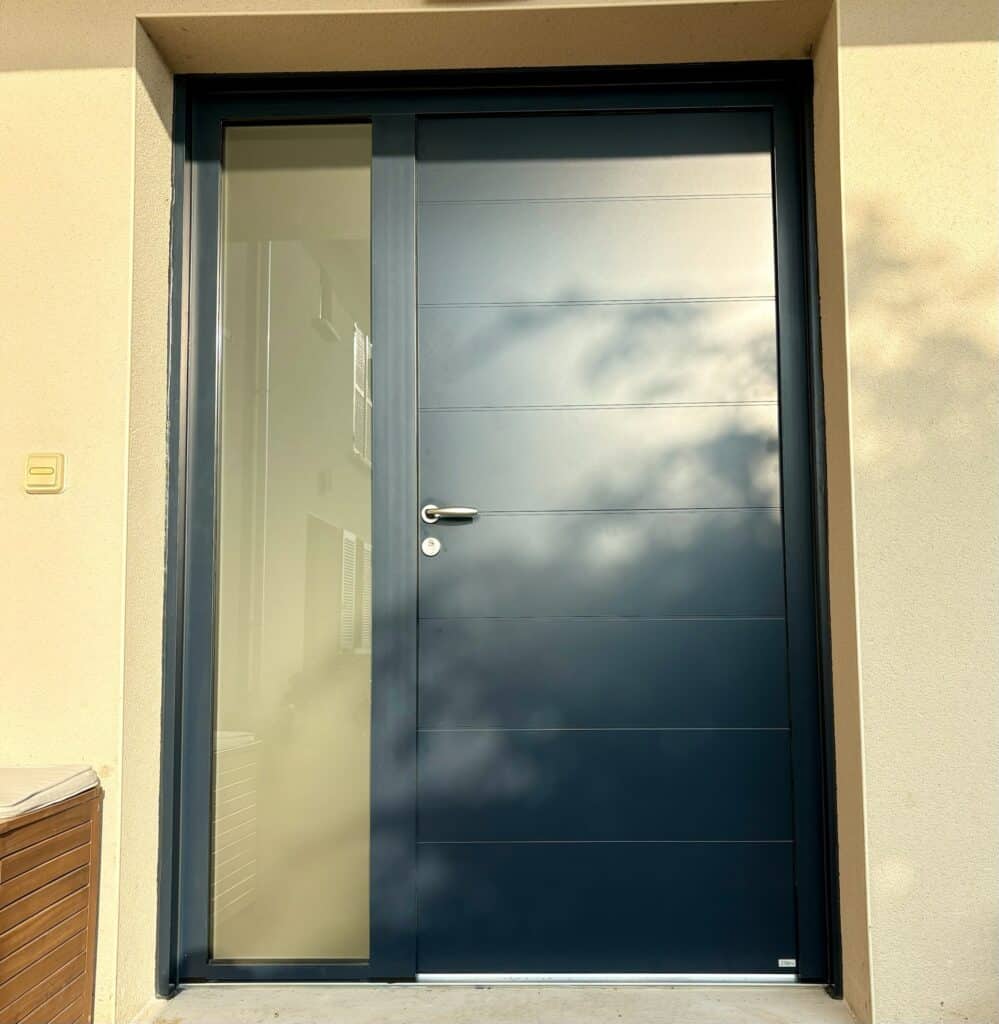Installation d’une Porte d’Entrée Zilten avec Vitrage Opaque à Lyon