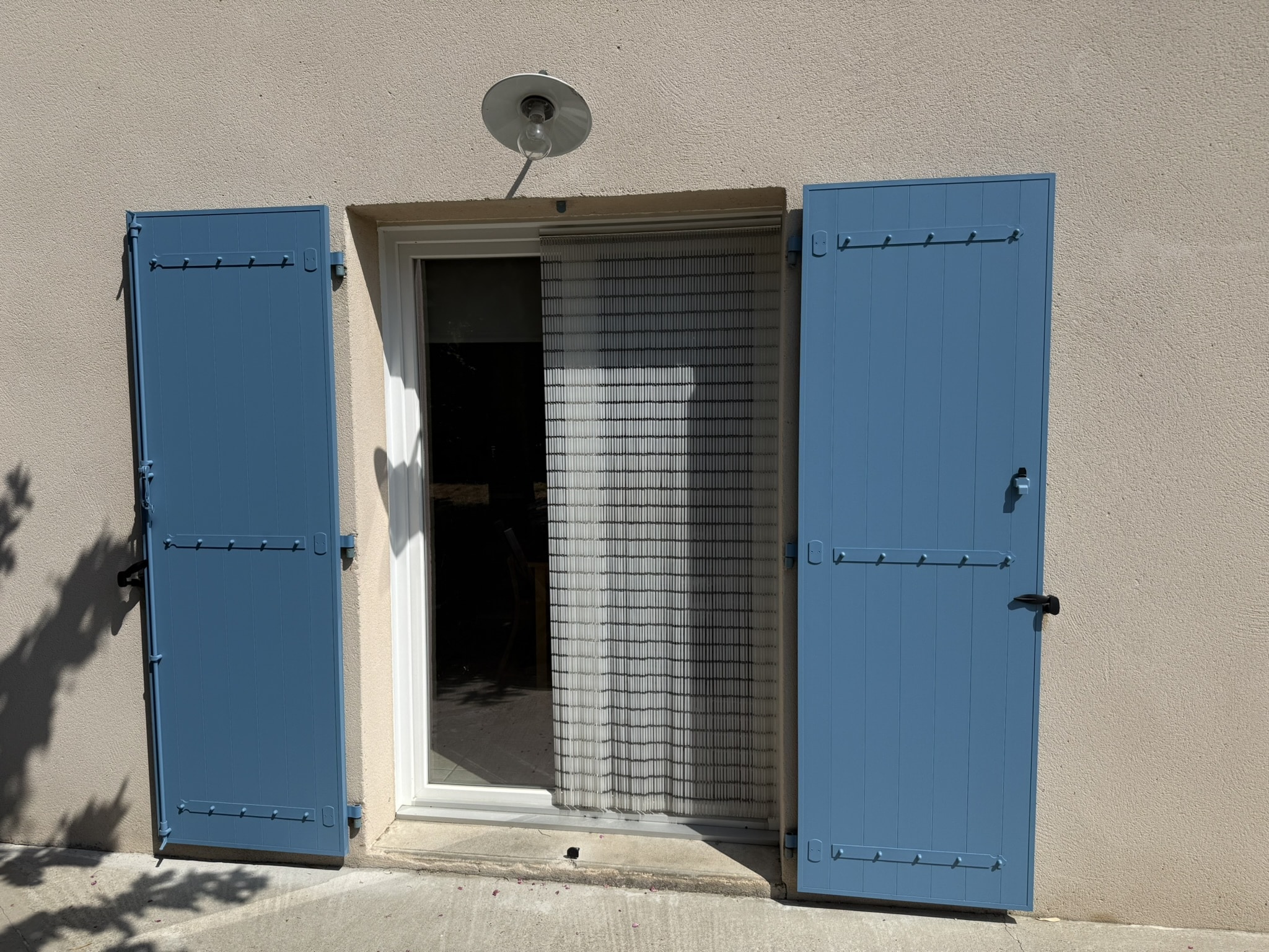 Remplacement de 4 volets bois par des volets battants aluminium à Montagny