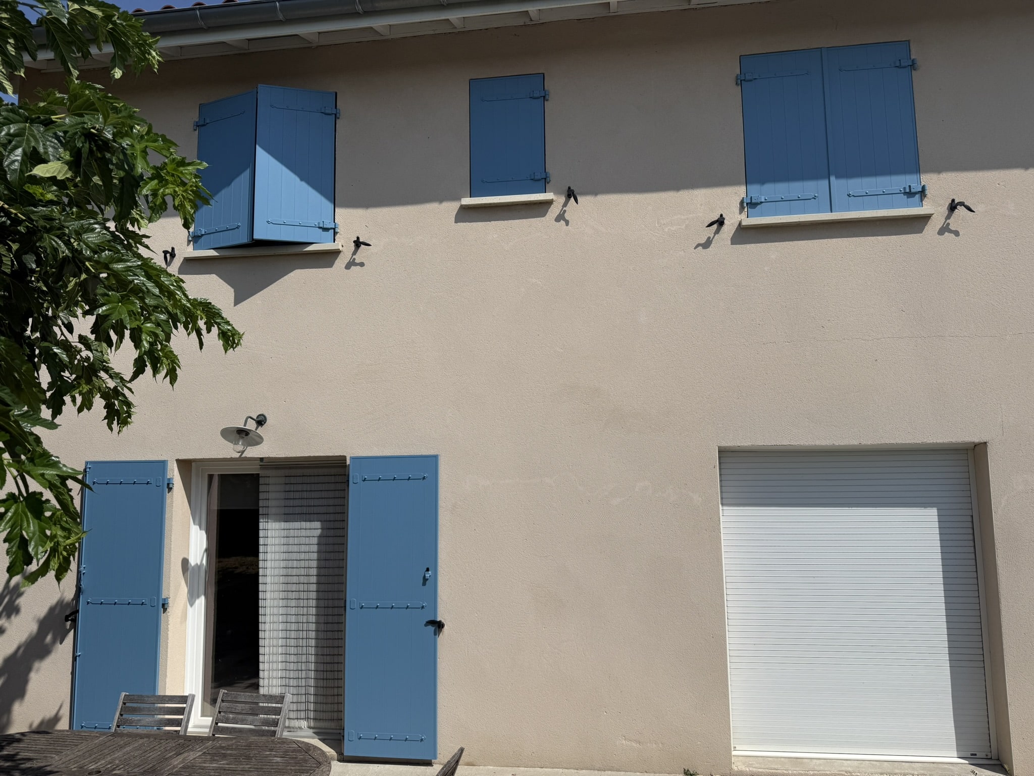 Remplacement de 4 volets bois par des volets battants aluminium à Montagny