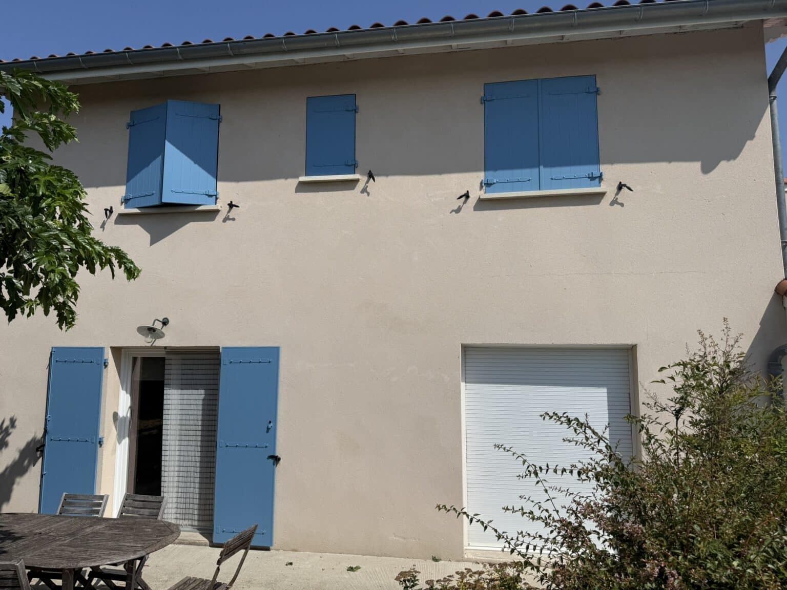 Remplacement de 4 volets bois par des volets battants aluminium à Montagny
