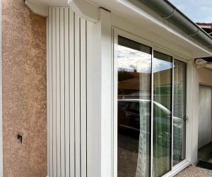 Sas d'Entrée Élégant en Blanc à Beauvallon par a2b concept