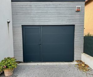 Installation Complète d'une Porte de Garage à Mornant par a2b concept