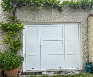 Soucieu en Jarrest : Porte sectionnel 3 battants avec panneaux pleins isolants par A2B Concept