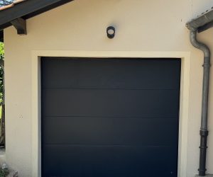 Installation d’une Porte de Garage Sectionnelle Motorisée à Lyon
